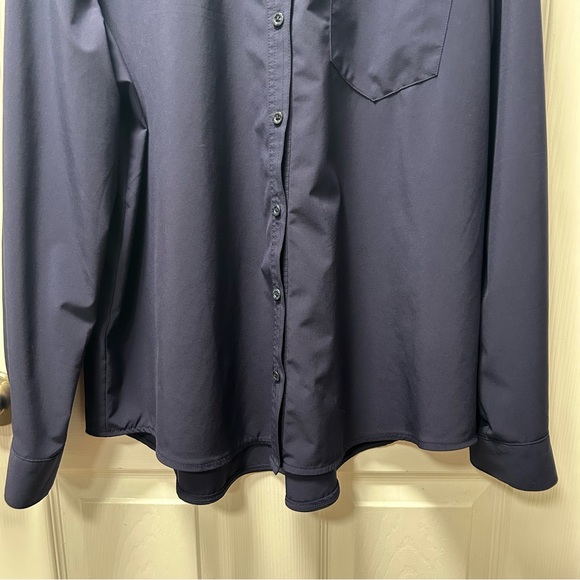 Eddie Bauer Women’s Button Down shirt, Navy, XL - Picture 3 of 11